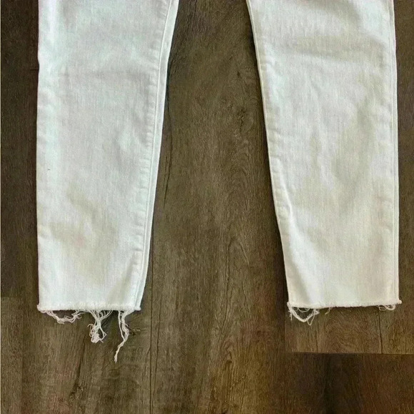 Joe’s Jeans. Women’s size 32. White in color! Very cute and comfortable jeans! - Picture 3 of 7